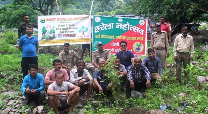 हरेला अभियान के तहत रंत रैबार संस्था ने यमकेश्वर बिजनी में किया वृक्षारोपण