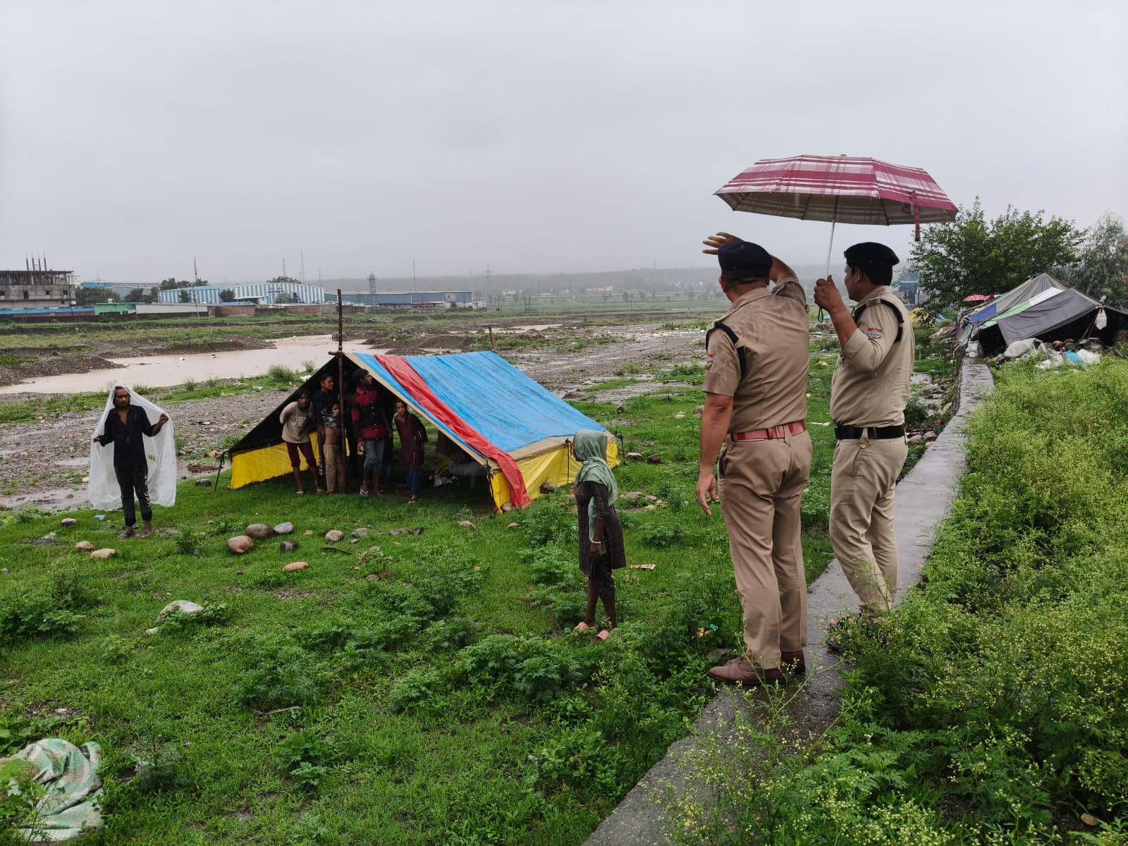 भारी बारिश पर अलर्ट मोड में दून पुलिस, नदी-नालों से दूर रहने की अपील